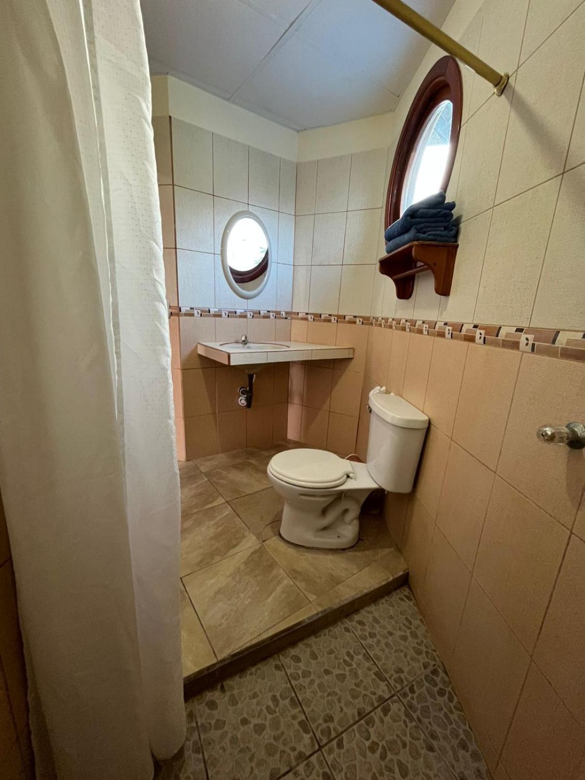 Hostal Neptuno - Poseidon Puerto Villamil Zewnętrze zdjęcie